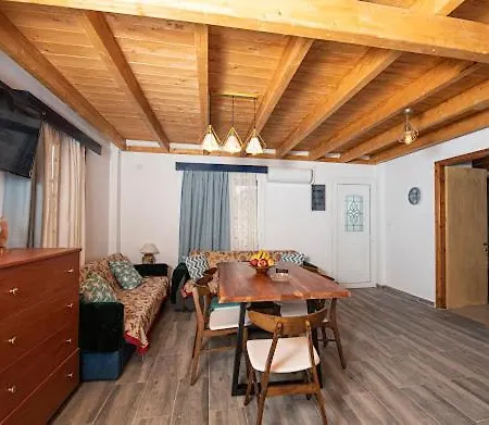 Christos Appartments Lazaráta